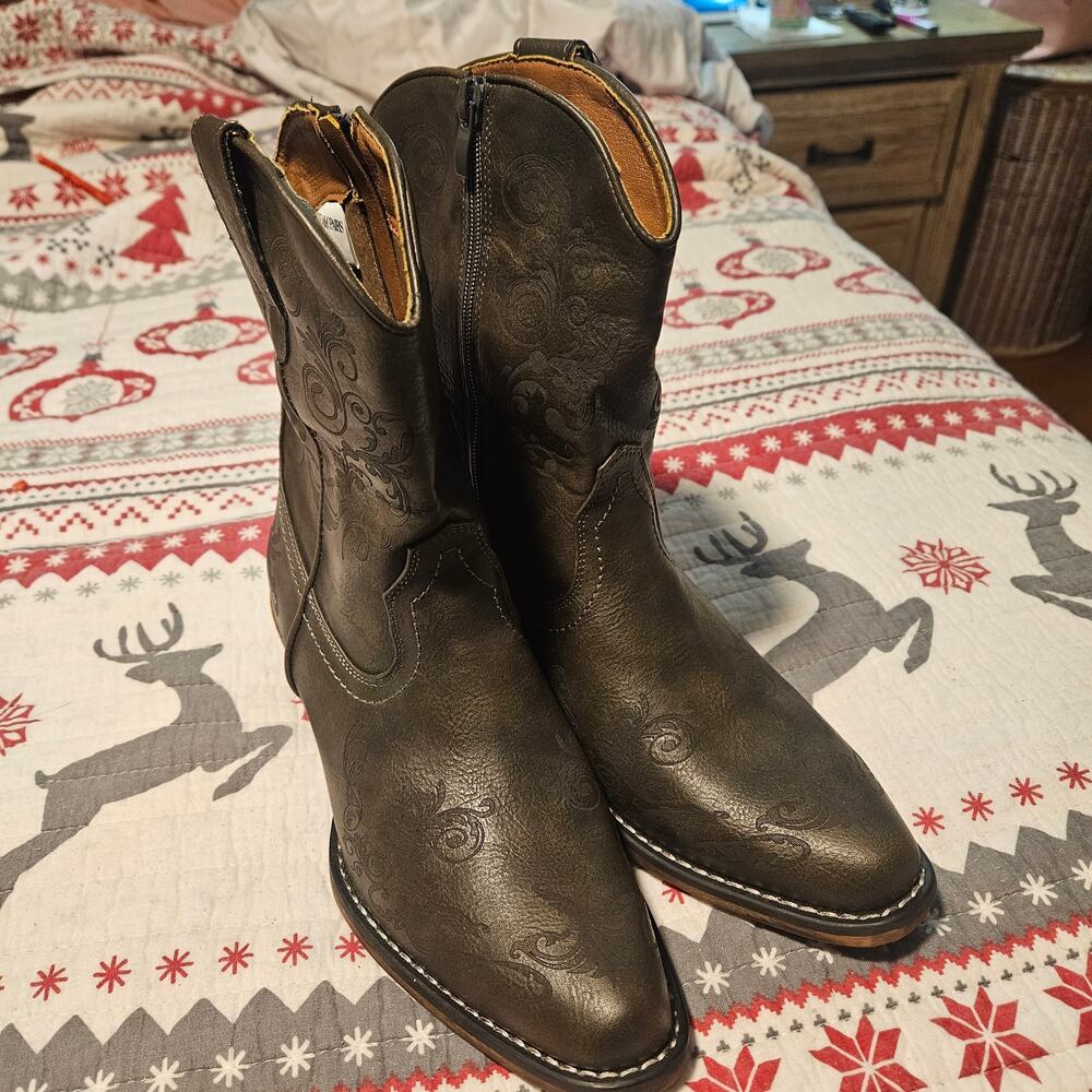 NWOT Brand New Dream Paris Brown Design Boots Size 8 - Picture 2 of 8